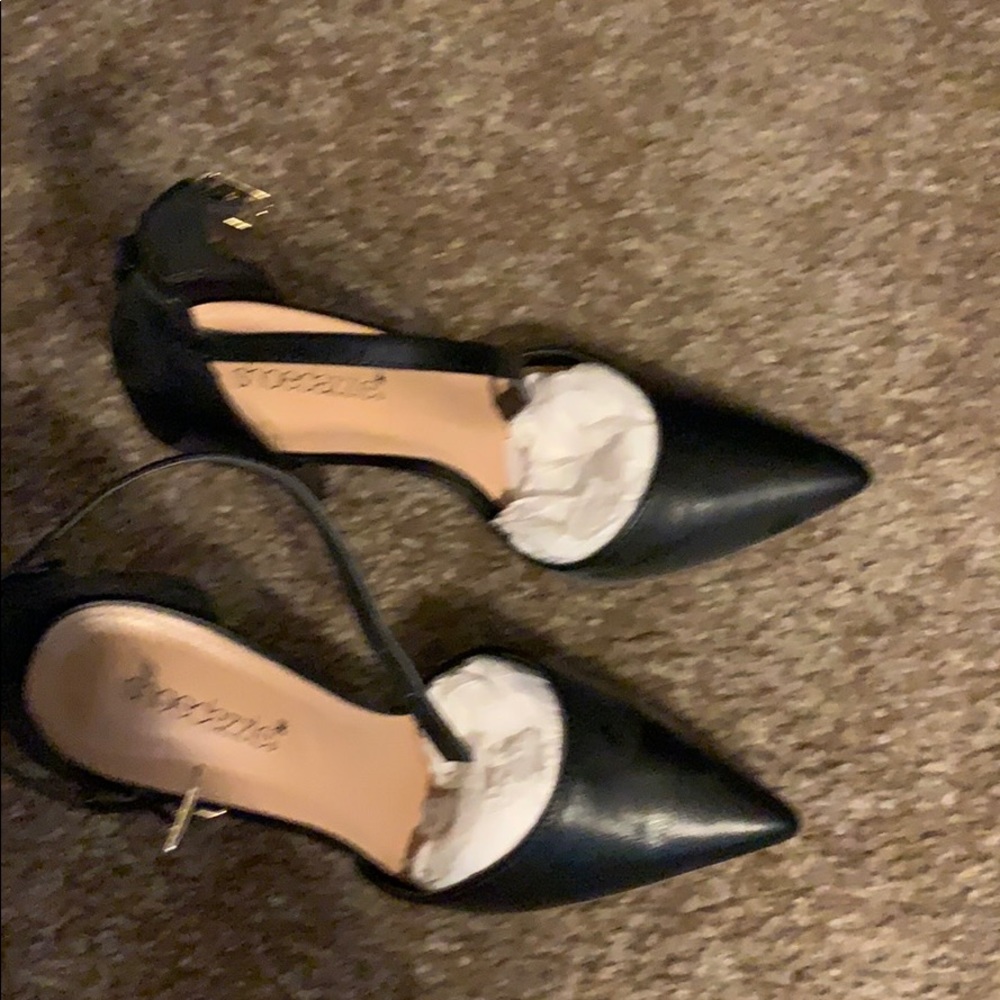 Pointed Toe Heels - Picture 2 of 2